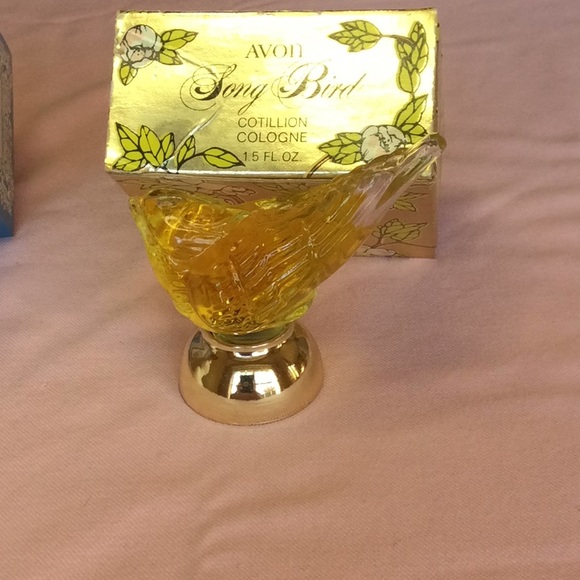 FINAL SALE PRICE Vintage Avon Cornucopia & Bird Decanters - Picture 3 of 4